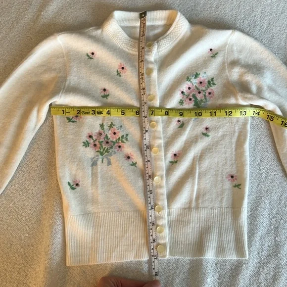 Vintage 1950s 1960s Vintage Cardigan with Pink Floral Design - Kids Child - Picture 4 of 10